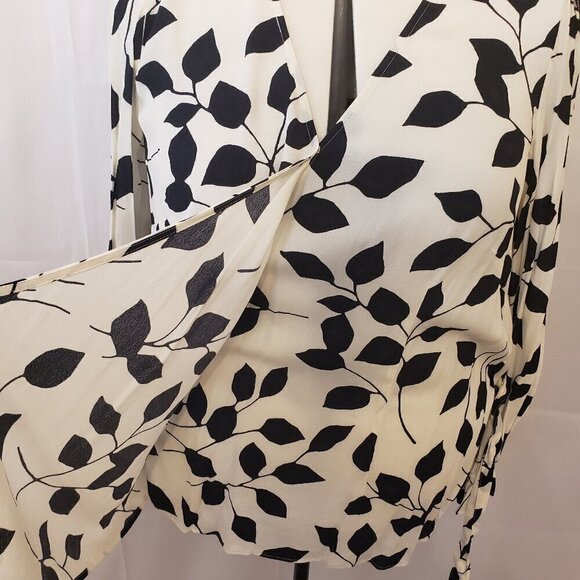 Talbots Feminine Crossbody Wrap Blouse Black & White Leaf Design, Size 1X - Picture 4 of 12